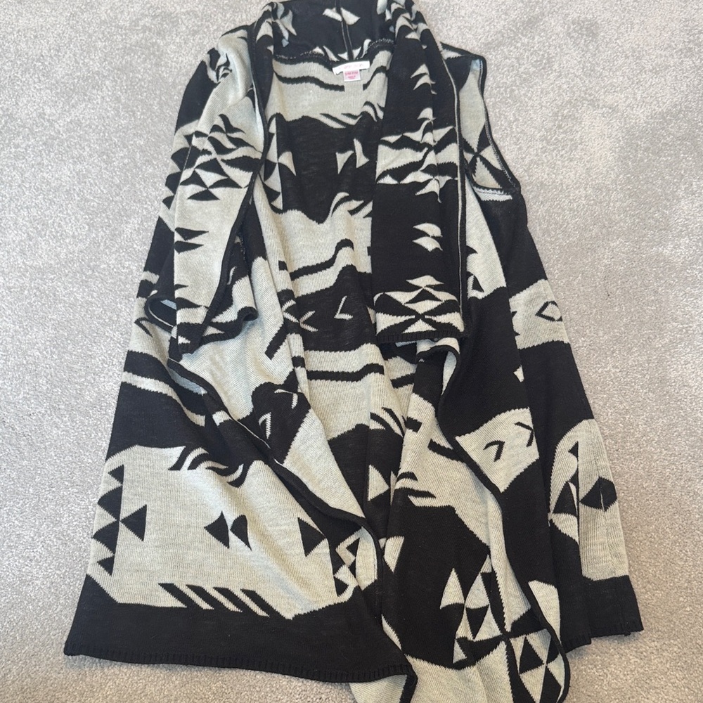 Xhilaration Black and Gray Patterned Vest